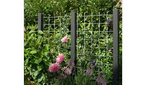 Mit sichtschutzzäunen schützen sie ihren garten nicht nur vor ungebetenen blicken, sondern können ihn individuell gestalten. Stahl Rankgitter Fur Sichtschutz Online Kaufen Meingartenversand De