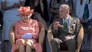 His first solo engagement as duke of edinburgh was presenting prizes at the boxing finals of the london federation of boys' clubs at the royal he is survived by his four children, charles, prince of wales; Queen Elizabeth Ii Ehemann Prinz Philip 99 Nach Unwohlsein In Klinik Eingeliefert Expertin Verrat Details Boulevard
