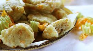 Los tallarines de calabacín son una guarnición ideal para cenas o para acompañar carnes, pescados o salsas contundentes. Receta De Flor De Calabacin Como Preparar El Sciurilli Napolitano