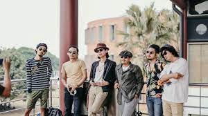 Kunci Chord Gitar Dan Lirik Lagu Alkohol Sisitipsi Kamu Jahat Tapi Enak Tribun Wow