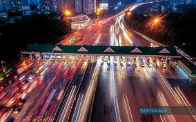 Pada 2006, panjang keseluruhan sistem jalur cepat malaysia adalah 1.471,6 kilometer. Bernama Pengguna Alu Alukan Penurunan Kadar Tol