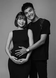 Cặp đôi cũng thường xuyên chia sẻ những khoảnh khắc đáng yêu của con lên mạng xã hội. Báº¡n Gai Máº¡c VÄƒn Khoa Co Báº§u ThÄƒng Háº¡ng Nhan Sáº¯c áº£nh Thá»i Con Gai Khong Nháº­n Ra Ná»•i