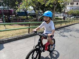 The cycling association of hong kong, of who'm wa.s entrusted with the well being of this once amazing venue have steadily managed this park to disrepair. Kowloon Walled City Park Kids Bike Track Hong Kong