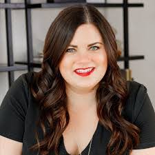 Laura Parman's Instagram, Twitter & Facebook