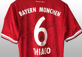 Maybe you would like to learn more about one of these? Vom Fc Bayern Munchen Team Signiertes Trikot Mit Thiago Flock