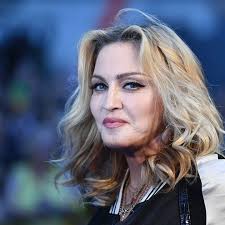 With madonna, rupert everett, benjamin bratt, illeana douglas. Madonna 61 Hat Einen Neuen Freund Und Er Ist So Unglaublich Jung Brigitte De