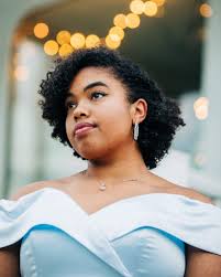 Is anyone able to edit this photo for me to make the water blurred? Or know  of a app that can? I know this is meant to be done when taking the