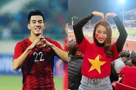 Mới đây, người mẫu quỳnh thư (32 tuổi) thu hút sự quan tâm của dư luận bởi nghi vấn hẹn hò cầu thủ tiến linh. Tiá»n Ä'áº¡o Tiáº¿n Linh Háº¹n Ho Vá»›i NgÆ°á»i Ä'áº¹p HÆ¡n 3 Tuá»•i