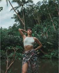 The Minimalist Youtuber Making Over 300k Traveling The World