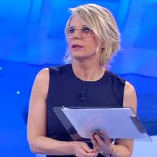 Luigi da trani, un signore di circa settant'anni, cerca la sua ex che si chiama maria lamanna. Maria De Filippi Manda Via Liliana Imbarazzo A C E Posta Per Te Lanostratv