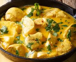 Poulet Au Curry Et Lait De Coco Recette En 2020 Recette Poulet Curry Recette Poulet Coco Poulet Curry