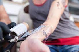 Keep your new tattoo clean and apply moisturizer throughout the day. How Long Should You Keep A New Tattoo Wrapped Covered For Authoritytattoo