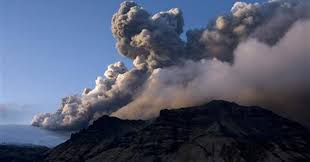 Hari ini, sabtu (16/1), bupati lumajang thoriqul haq melaporkan gunung semeru kembali meletus, sekitar ini status gunung semeru setelah memuntahkan awan panas. Percaya Gak Percaya Mbah Mijan Sebut 4 Gunung Bakal Meletus Di 2019 Okezone Travel