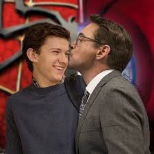 Tom Holland Oh My God It S Robert Downey Jr Shrapnel Starka On Instagram Ironman Spidey Robertdowneyjr Tomholland Tonystark Pet In 2020 Robert Downey Jr Downey Junior Tony Stark