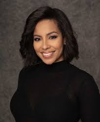 Gina Pickens's Instagram, Twitter & Facebook