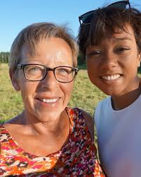 Happy Birthday Mom!!! 🥳 @joke.bos I am so happy to be your daughter ❣️ the  strength you give me and inspiration! (And the down to earthness:) Even  when we are far away