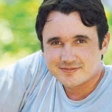 Caio Junqueira (In memoriam) foi um ator excepcional. Ele é filho do ator  Fábio Junqueira (In memoriam), irmão do ator e piloto de avião Jonas Torres,  neto do aviador Alberto Martins Torres