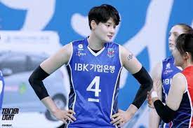 김연경(金軟景, 1988년 2월 26일~)은 대한민국의 배구 선수로 포지션은 레프트이다. 66uepahrfiezwm