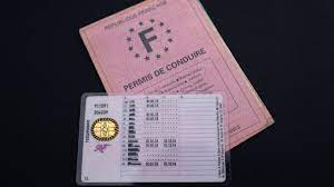 Cr?er son permis de conduire. Telephone Au Volant Suspension Au Tournant