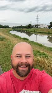 Dating in Wyoming Is like living in Alabama, everyone n their cousin done  dated y'all 🤦‍♂️