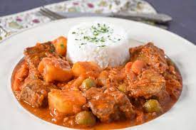 Add the garlic and onion, continue cooking for 2 to 3 minutes. Carne Con Papas Cook2eatwell