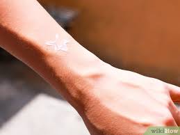 Wir sind aber heute und morgen noch im studio anzutreffen, falls ihr noch gutscheine für geburtstage oder als weihnachtsgeschenk benötigt. Ein Tattoo Durch Sonnenbraune Machen Wikihow