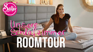 Aber hört am besten selbst rein, viel spaß mit der folge. Saliha Ozcan Sallys Welt So Lebt Der Youtube Star Mit Mann Murat Und Kindern People