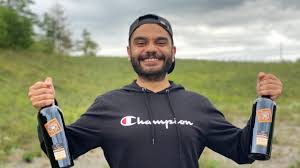 You can easily find a store's hours in several different ways before you make the trip. Man Walks Out Of Toronto Liquor Store With 24 Free Bottles Of Wine Due To Problem Fr24 News English