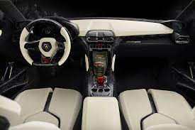 The 2021 lamborghini urus is extreme in almost every way, which is exactly what's expected when a legendary supercar maker builds an suv. Lamborghini Urus Motor Ausstattung