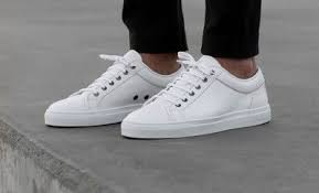 Avec districenter, trouvez facilement chaussure à votre pied ! Etq Amsterdam Marque De Chaussures Contemporaines Sneakers Fashion White Sneakers Men Sneakers Men Fashion
