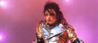 It was just as defining and identifiable with him as that sliding backwards step was. Michael Jackson Lisa Marie Presley Fordert Mehr Grabschmuck Tikonline De