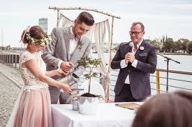 Dann sind sie bei uns an der richtigen adresse. Als Hochzeitsgeschenk Einen Hochzeitsbaum Pflanzen I Weddyplace