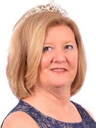 Evelyn Ratcliffe's Instagram, Twitter & Facebook