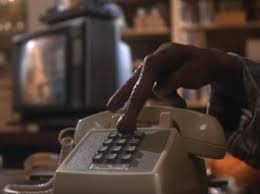 Non pensiamo che allunghi la vita, anzi siamo consci che spesso alcune telefonate innervosiscano parecchio … ma sicuramente al telefono passiamo gran parte della nostra giornata lavorativa e quindi secondo noi è davvero importante farlo bene. E Ti Telefono A Casa Ilgerme