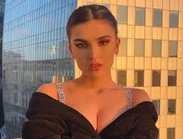Звезда tiktok дина саева навлекла на себя волну гнева хейтеров. Prodala Za Dengi I Izvestnost Dina Saeva Opublikovala Fotografiyu Bez Nizhnego Belya