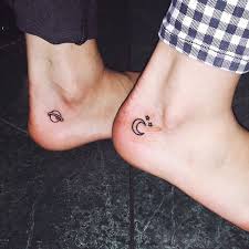 The tattoo features dots and tiny lines formed in a circle around her elbow bone, a very painful location for getting inked. Bella And Dani Thorne S Matching Ankle Tattoos