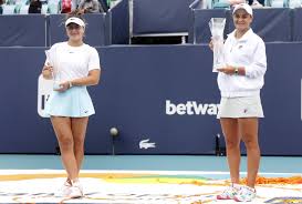 7 in the world, andreescu has struggled with injuries since. Barty Retains Miami Open Title In Final Marked By Andreescu Injury Daily Sabah