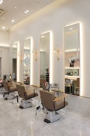 There's a difference between a beauty salon and a beauty parlor which is that a beauty salon is a well developed space in a private location. Pin De Retha Morgan Em Decoration Sala De Beleza Moveis Salao De Beleza Decoracao Salao De Beleza