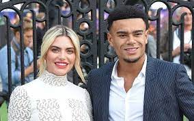 Love Island Stars Megan Barton Hanson And Wes Nelson Announce Split Love Island Barton Show Dance