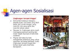 Berbagai pengaruh yang muncul ketika individu mulai bergaul dengan teman sebayanya, khususnya pada masa remaja, perlu diwaspadai. Agen Agen Sosialisasi Ppt Download