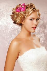 Esistono numerosi accessori che permettono di ornare il tuo taglio corto personalizzandolo. Acconciature Per La Sposa Con Capelli Corti Sposalicious