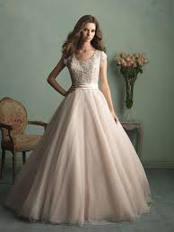 Jessa Dugger Seewald S Wedding Dress Jessa Chose A Blush Gown From Tesori Bridal In Faye Modest Bridal Gowns Jessa Duggar Wedding Dress Modest Wedding Dresses
