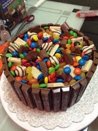 The Most Amazing Chocolate Cake You Ll Ever Have Torta Decorada Con Golosinas Tortas Tortas Con Golosinas