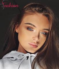 عندما يتداخل السمار مع العيون الملونه ينتج هذا المخلوق Bella mckee ❤️  #fashion