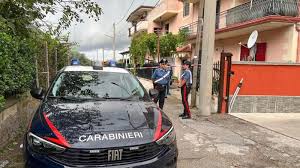 Femminicidio a San Felice Cancello, strangola la moglie davanti ai figli -  La Stampa
