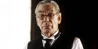 Batman: 5 Ways Michael Caine Was The Best Alfred (& 5 It Was Michael Gough)