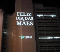 O dia das mães é um dia para celebrar e agradecer a todas as mães pela dedicação, amor e carinho que dão aos seus filhos diariamente. Video Em Homenagem Ao Dia Das Maes E Projetado Em Fachada De Hotel Em Juiz De Fora Zona Da Mata G1