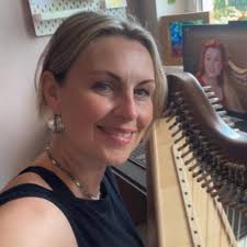 Good morning marblers, please, do you know anyone in Europe or possibly the  UK, who organizes workshops of marbling? But not just some 4 hour workshop.  I would like to learn the