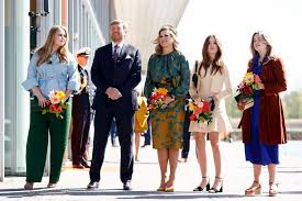 Vorig jaar vierde iedereen koningsdag thuis, zelfs de koning en zijn gezin zelf. 8uux 14wl Qwrm