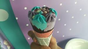 Dapat dilihat dan dinikmati dari berbagai sisi atau berbagai arah. Mencicipi Es Krim Unicorn Ala Cornetto Yang Unik Kumparan Com Es Krim Strawberi Pink Rasa Lancar Corak Abstrak Latar Belak Es Krim Makanan Kreatif Krim Tangan